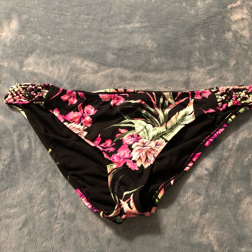 Ambrielle bikini bottoms